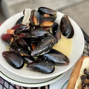 Mary &apos;s Steamed Mussels