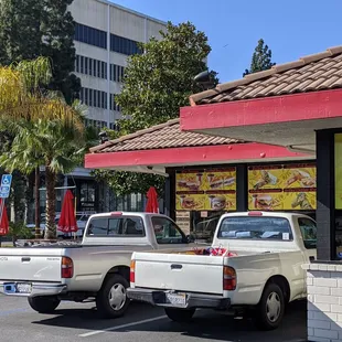 ramen and noodles, outside