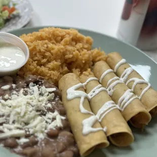 Me encanta este lugar aparte de que la comida está rica el servicio es de lo mejor