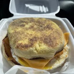 Tomato breakfast sandwich