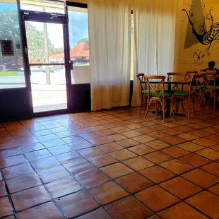 July 2021: Facing the entrance. Only 10 dining tables @ this time