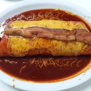 How good does this bacon breakfast burrito look. The red chile was (as always) fabulous. And ummm.... bacon!
