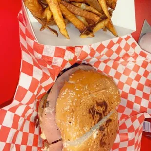 Aleka&apos;s original burger combo