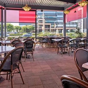 18 &amp; up heated patio w/ hookah.