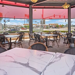 18 &amp; up heated patio w/ hookah.