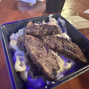 Mac n' Cheese with steak