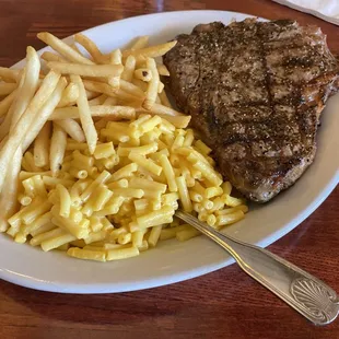 T-bone steak, Mac n cheese, fries
