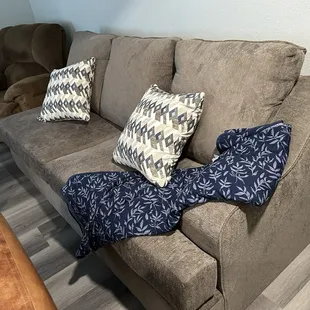 10/11/24 Should we put the legs or not?