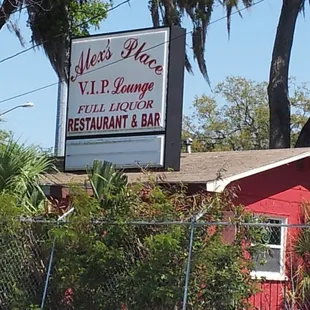 the sign for the restaurant