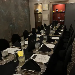 Seating for 20 in the vault room. Perfect.