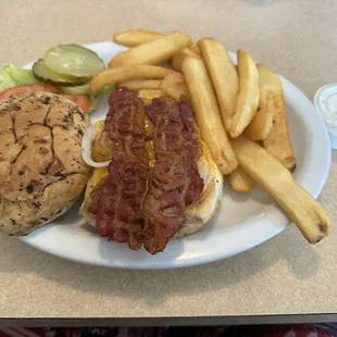 Cheddar Barrel chicken sandwich.  Marinated with sautéed onions, bacon, lettuce &amp; tomatoes.. on an onion roll
