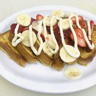 french toast with strawberries and bananas