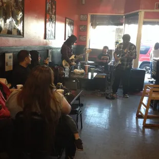 Live show with your food?