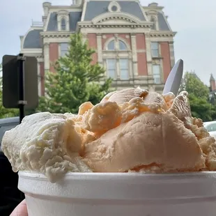 Butter pecan &amp; cashew + peach ice cream