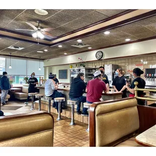 Inside Alexander&apos;s Restaurant.(NClark/WPeterson Area)Edgewater. Nice Small Breakfast/Lunch Place. Very Nice Service &amp; Good Food. Cool!