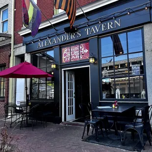 the outside of the restaurant