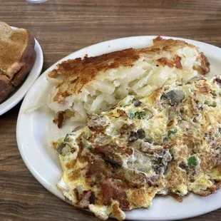 Deluxe Omelette, home fries and rye toast