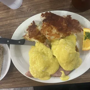 Eggs Benedict w/Rye toast on the side