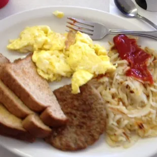 a plate of breakfast food