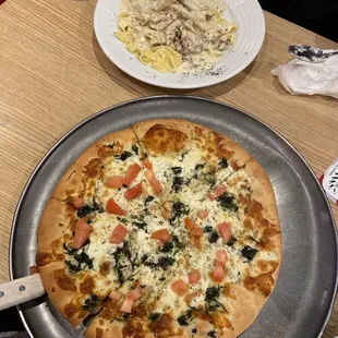 Small White pizza, chicken Alfredo pasta