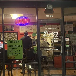 Entrance, number and hours