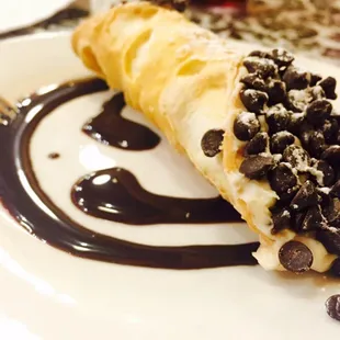 I had to have a cannoli for dessert.... It was dee-lish!