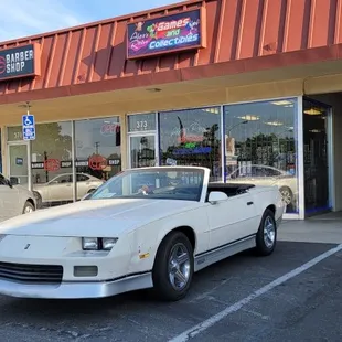 Alex's Retro Games and collectibles 
SHAW AND MAROA