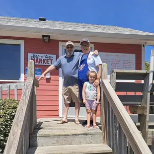 Buc D from WV patronizing the best seafood place around.