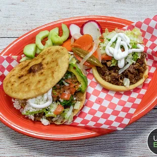 Gorditas y Sopes con su carne preferida!