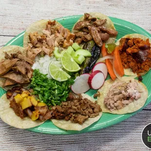 Tacos de Asada, Pollo, AL Pastor del Trompo, Cabeza, Lengua, Carnitas, Buche, Chorizo y Cesos.