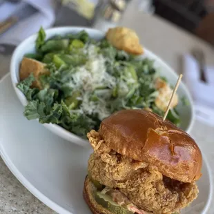 Chicken sandwich w Cesar salad