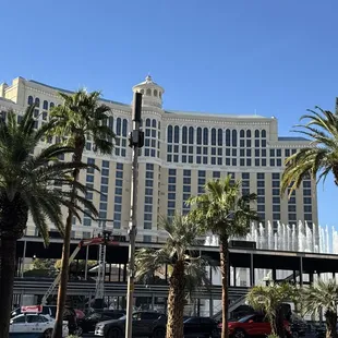 View from our table of the Bellagio Fountain behind the Fórmula One track