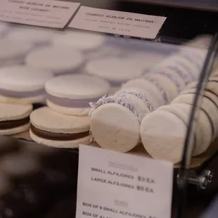 Alfajores de Maicena- Large (left) or Small (right)