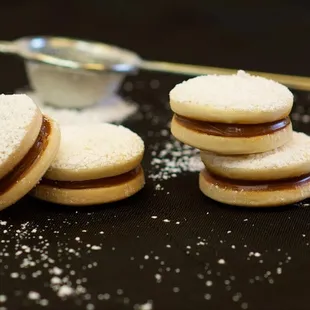 Traditional manjar blanco (dulce de leche) alfajor.Get it at alfajoresnarciso@gmail.com