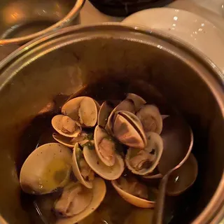 Steamed Whole Shell Clams