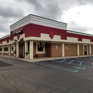 2019-08-27. Alfoccino Ristorante. Auburn Hills, MI. I lilke that a portico surrounds the perimeter.