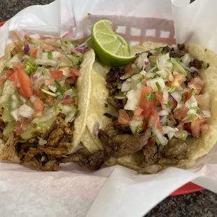 Taco carnitas and asada