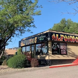 the outside of the restaurant