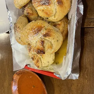 Garlic Knots with Sauce