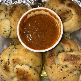 Garlic Knots with Sauce