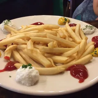 Fresh Fries with Garlic Paste