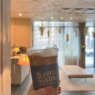 the coffee with local milk (cashew, dates...)