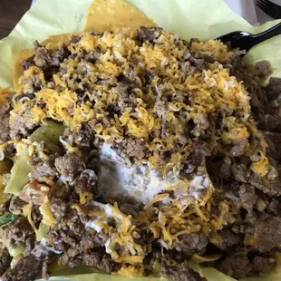 Nachos supreme with carne asada