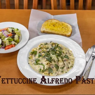 Fettuccine Alfredo.
Grill Mushrooms, garlic, fresh basil, Alfredo sauce.