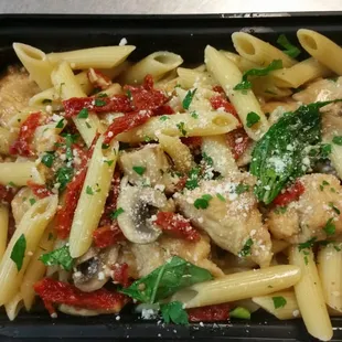 Just got this delicious pasta plate at Alfredos Cambridge. Pollo Basilico Its on the week&apos;s special. Thank you Alfredos