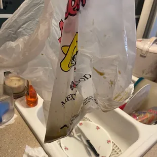 Sauce all over the bag had to wipe clean my containers