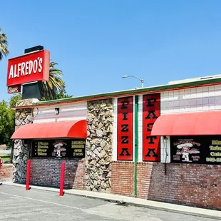 the outside of the restaurant
