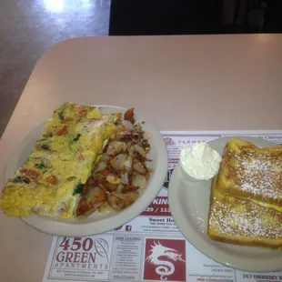 Spinach and tomato omelet w side of French toast