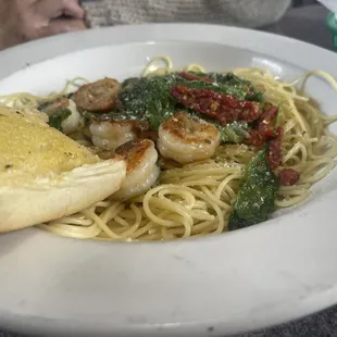 Mediterranean shrimp pasta