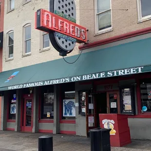 Alfred&apos;s on Beale Street front street view.